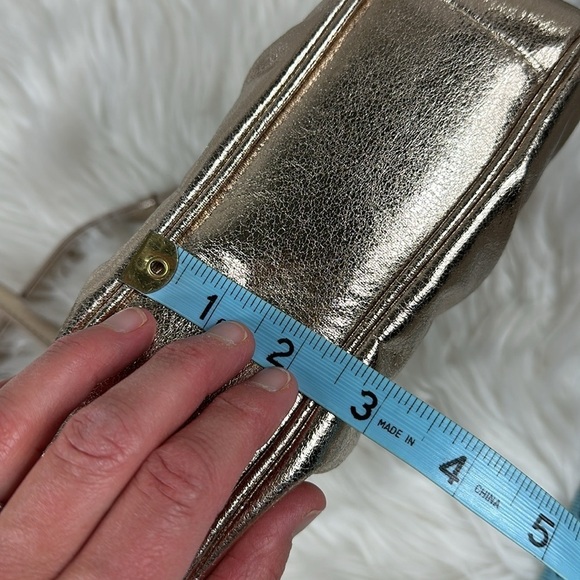 Urban Expressions Gold Stormi Crossbody Clutch Purse NWT - Picture 15 of 15